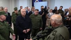 Лукашенко подарили первый белорусский автомат ВСК-100Б