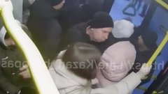 В Казани из автобуса выпали двое пассажиров
