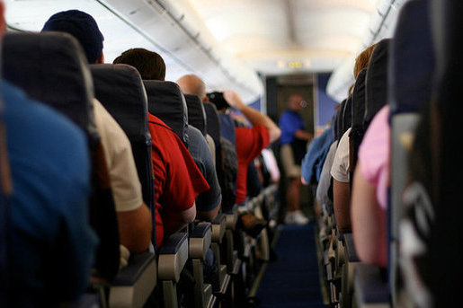 Авиаперевозчикoв попросили снимать гражданских пассажиров с рейса ради участников СВО