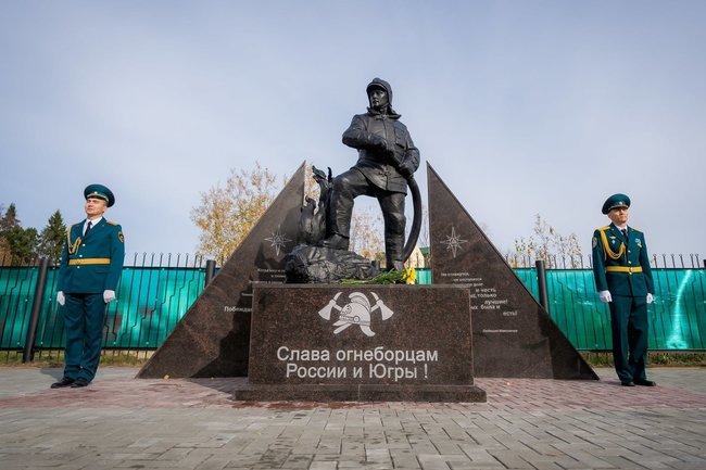 В Ханты-Мансийске открыли памятный комплекс, посвященный пожарным