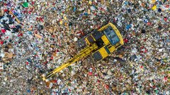 В России продлили срок работы устаревших мусорных свалок