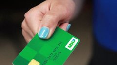 Срочно проверьте: с банковских карт незаметно списывают деньги