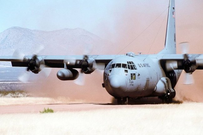 самолет C-130