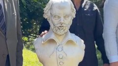 Памятник Шекспиру вызвал панику среди украинцев