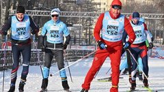 Шапки с петушками и свитеры с оленями: «Лужники» приглашают на лыжную ретрогонку