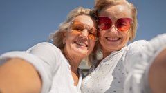 Женщина из ЮАР поделилась своим секретом долголетия: активные прогулки по Африке