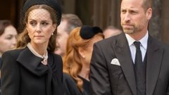 Королевская семья Великобритании высказалась о связях Эндрю с Эпштейном