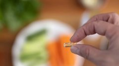 Онколог Ивашков предупредил о рисках чрезмерного использования витаминов