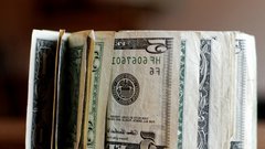 «Рубль одерживает победу»: доллар может упасть до 50 рублей