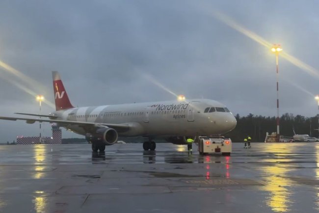 Аэропорт Пулково / самолет