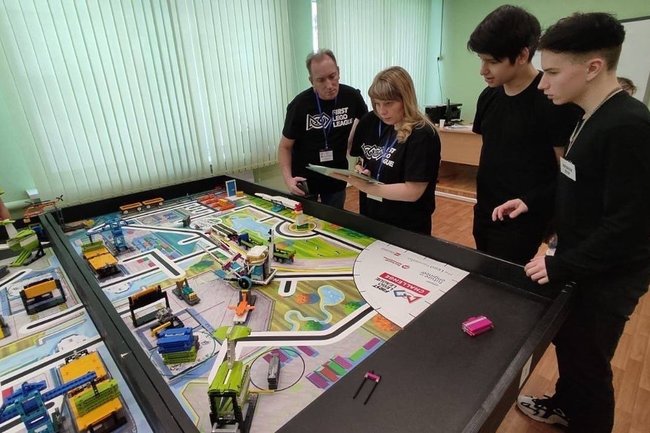 Региональный чемпионат по робототехнике прошёл в Ноябрьске.