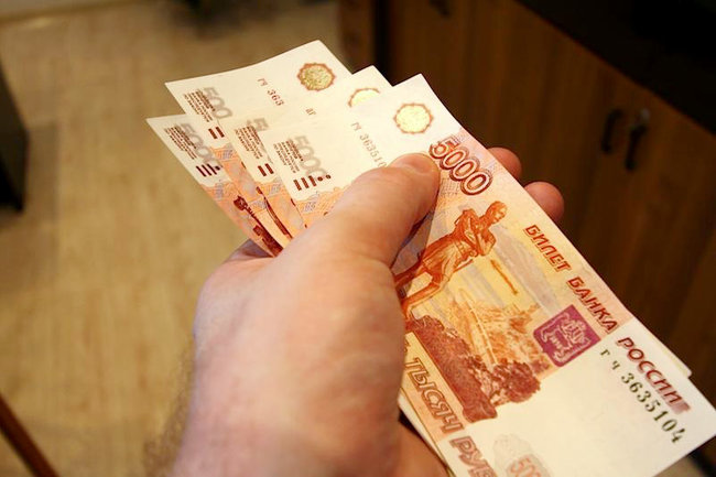 У россиян скопилось 17 трлн наличных: чем опасны «матрасные сбережения»