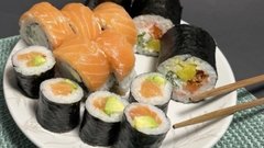 Диетолог Русакова обозначила безопасный объем для употребления суши и роллов