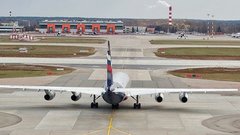 Самолет Москва—Оренбург сел в Шереметьево из-за разгерметизации кабины пилотов