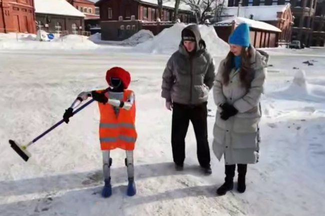 робот-дворник в Москве