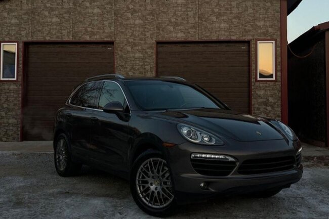 Автомобиль Porsche. Архивное тематическое фото; не презентация стратегии 2026 года.