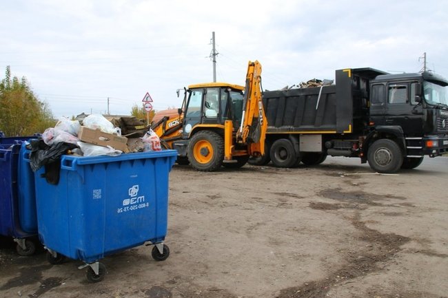 С улиц Кирова ежедневно вывозят около 100 тонн мусора