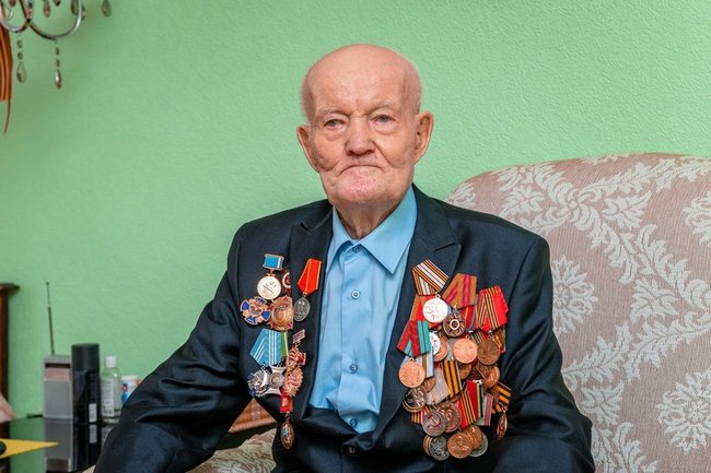 В Салехарде поздравляют с днем рождения ветерана Великой Отечественной войны Николая Шакурова