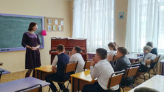 Российским учителям в малых городах увеличили выплаты за классное руководство