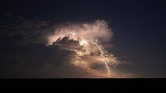 Шаровые молнии нанесли удар по жилищам в России
