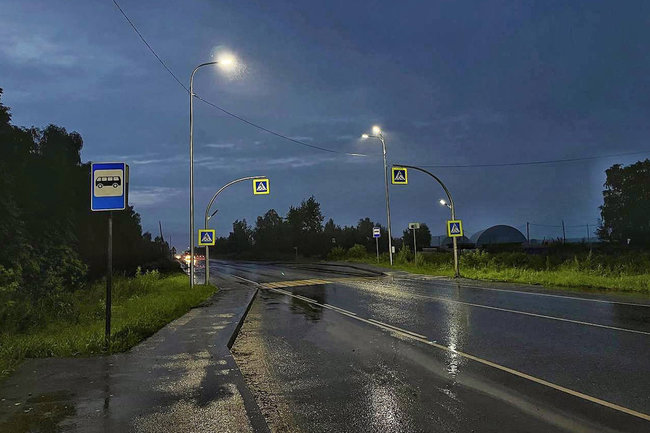 После обращения жителей к Александру Моору на Велижанском тракте появилось освещение для пешеходов