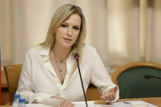 Депутат Яна Лантратова