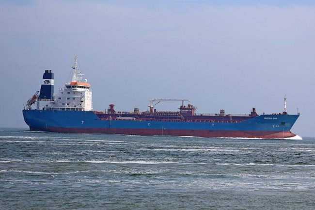 танкер / море