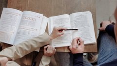 Путин подписал закон о внедрении электронных студенческих билетов и зачеток