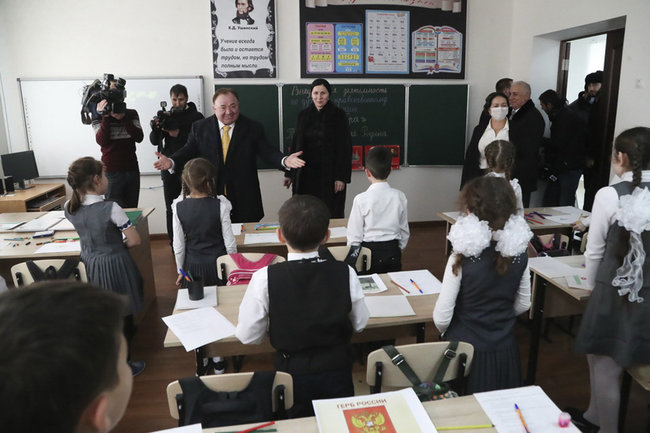 В селе Вежарий-Юрт восстановили школу за 48 млн рублей