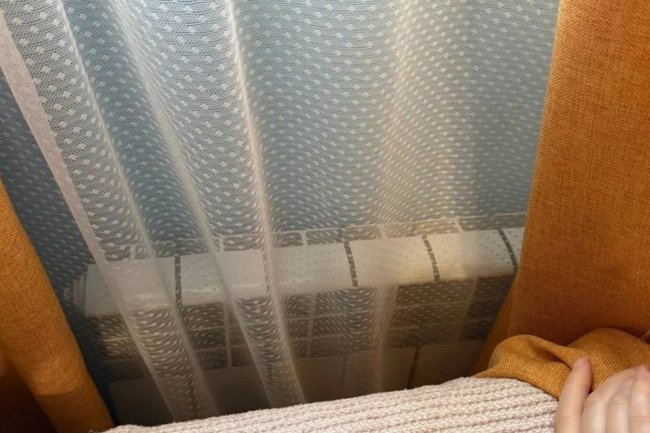 «Почему нельзя просто уменьшить подачу тепла!?»: жители Новороссийска проветривают комнаты и сталкиваются с огромными счетами за отопление