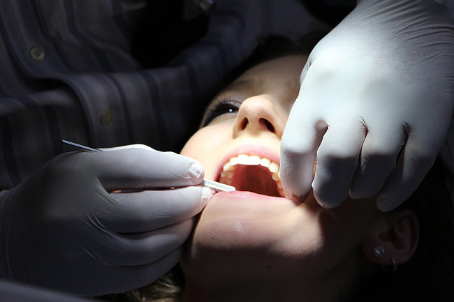 Щетки и пасты недостаточно: стоматолог Автандилян назвал товары для здоровья зубов