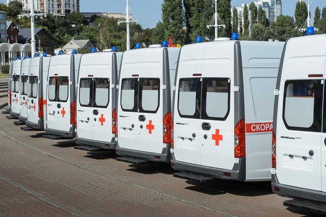 Омские больницы получили 30 машин скорой помощи