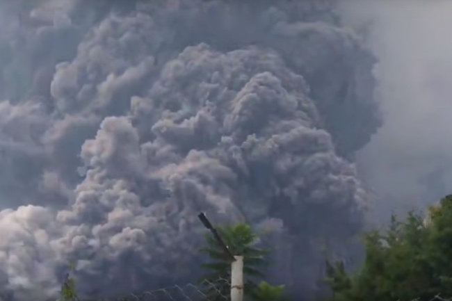 Вулкан Этна стал причиной приостановки работы аэропорта