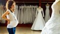   выбрать идеальное свадебное платье для беременной