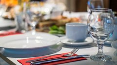 Самые омерзительные поступки гостей глазами мужчин и женщин