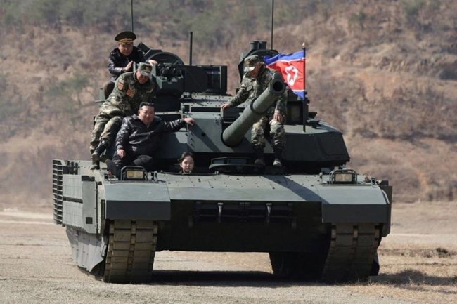 Ким Чен Ын на танке