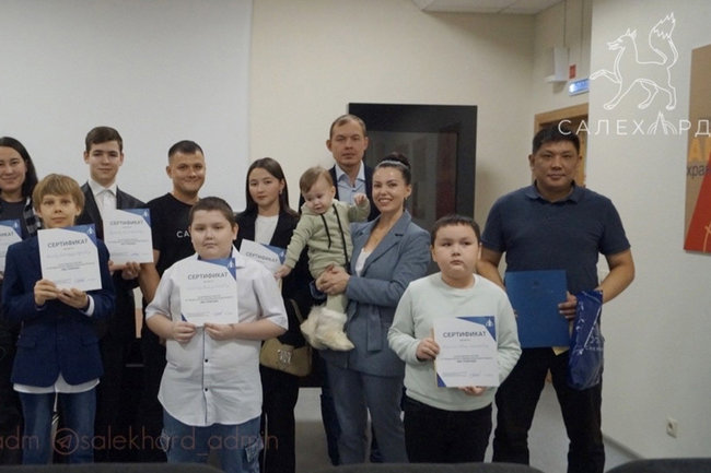 Древо с 500 родственниками: семья из Салехарда выиграла конкурс родословных