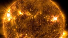 Поток плазмы из гигантской корональной дыры на Солнце летит к Земле