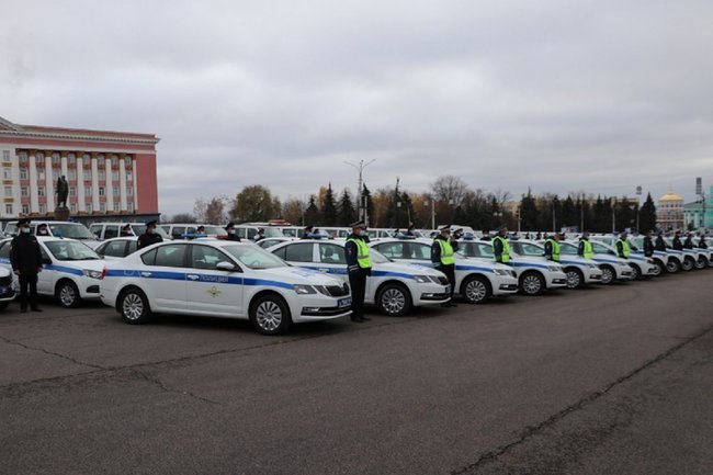 В Курске полицейским вручили 71 новую машину