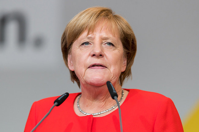 Веди нас фюрер: немцы хотят дать Меркель особые полномочия