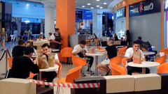 Безликая стая без берегов: почему подростки дичают на фудкортах