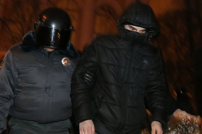 Статья за похищение человека. Лицо освободившее похищенного освобождается. Лицо освободившее похищенного освобождается. Лицо освободившее похищенного освобождается. Преступление против личности похищение человека.