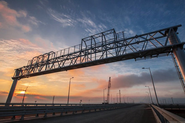 Автоподход к Крымскому мосту со стороны Керчи почти готов