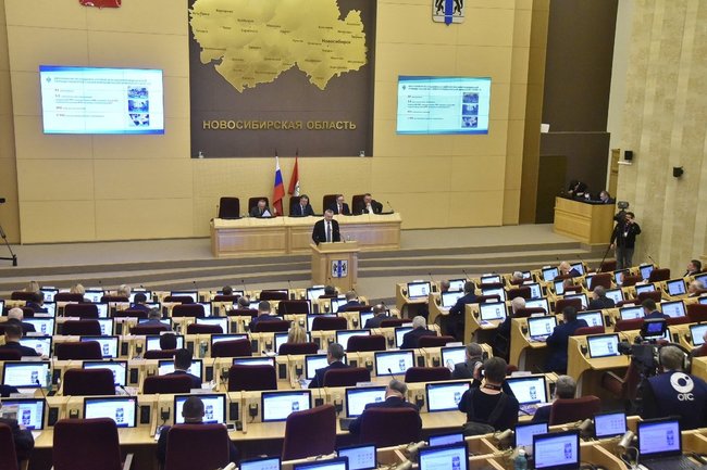 Губернатор Новосибирской области Андрей Травников отчитался перед депутатами заксобрания о работе регионального правительства в 2020 году