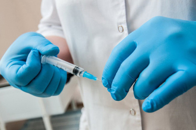 вакцина вакцинация прививка ковид коронавирус шприц игла 