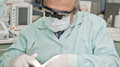 Доктор Али: добавление сиропов и сливок в кофе наносит вред зубам