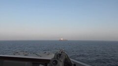 КСИР ударил ракетами по двум эсминцам ВМС США