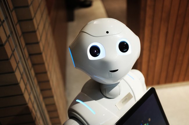 робот искусственный интелект