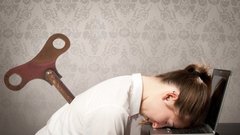 Установлено, сколько россиян ежедневно задерживаются на работе