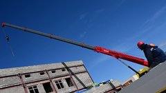 Вячеслав Володин: около 13-15% работников в строительстве — мигранты